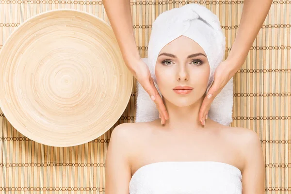 Young woman on spa massage procedure — Stock Photo, Image