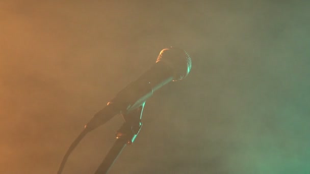 Microphone on stand in smoke. Music, Sound, Band, Concept. — Stock Video