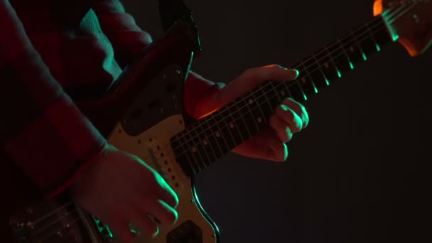 Hipster guy plays guitar on stage in smoke. — Stock Video