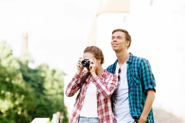 Jovem casal feliz — Fotografia de Stock