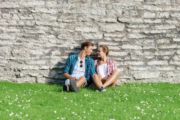 Jovem casal feliz — Fotografia de Stock