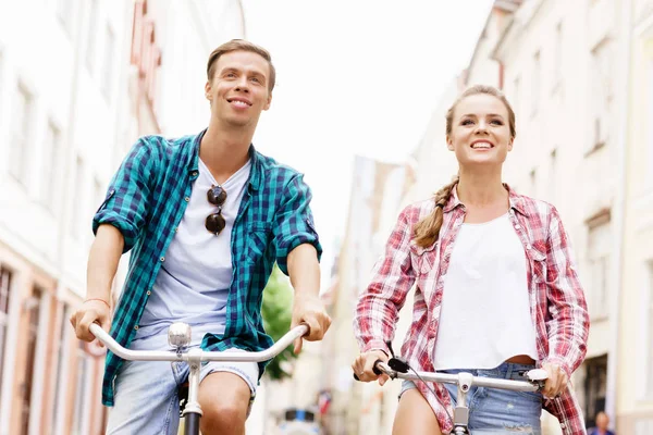 Young happy couple — Stock Photo, Image