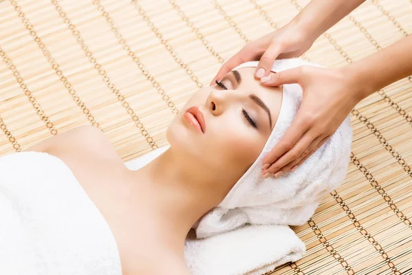 Beautiful woman having massage — Stock Photo, Image