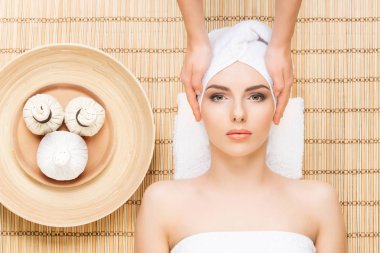 genç kadın spa masaj usulü hakkında