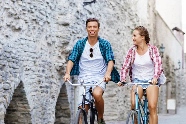 Young happy couple — Stock Photo, Image