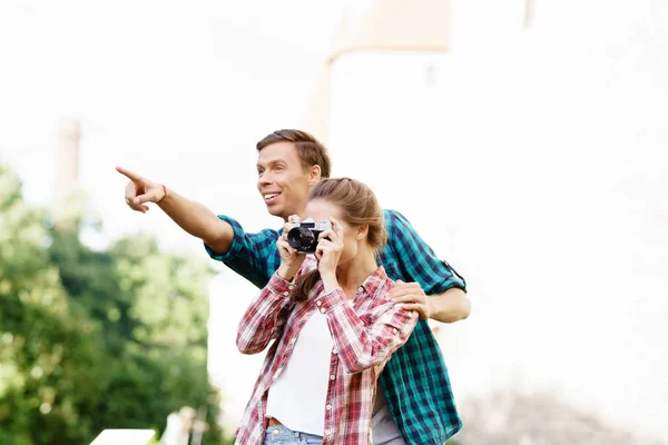 Mladý šťastný pár — Stock fotografie