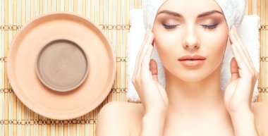 genç kadın spa aromaterapi usulü hakkında