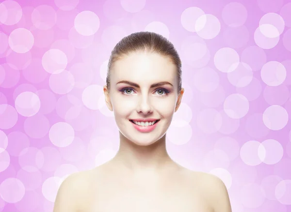 Portrait of young and beautiful woman — Stock Photo, Image