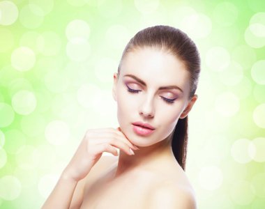 Genç ve güzel bir kadının portresi