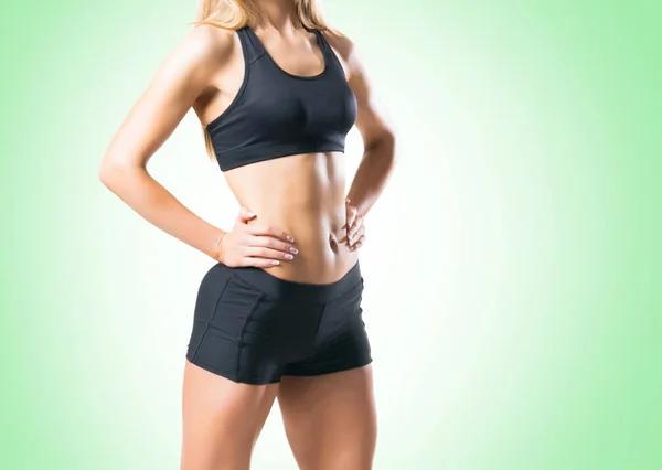 Mujer joven en forma de ropa deportiva negro — Foto de Stock