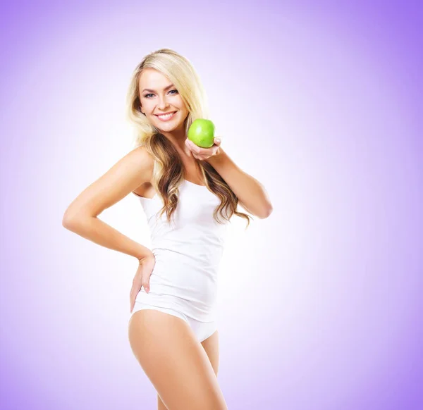 Mujer en lencería blanca con manzana verde — Foto de Stock