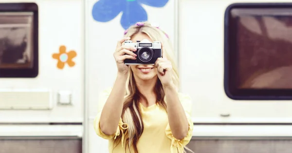 Beautiful woman taking photo with camera — Stock Photo, Image