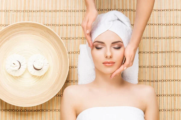 Young woman on spa massage procedure — Stock Photo, Image