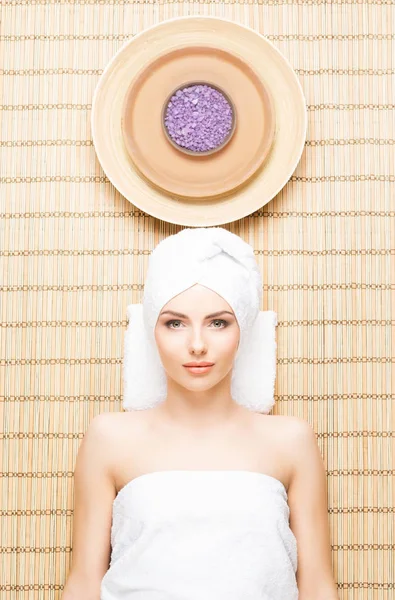 Young woman on spa aromatherapy procedure — Stock Photo, Image