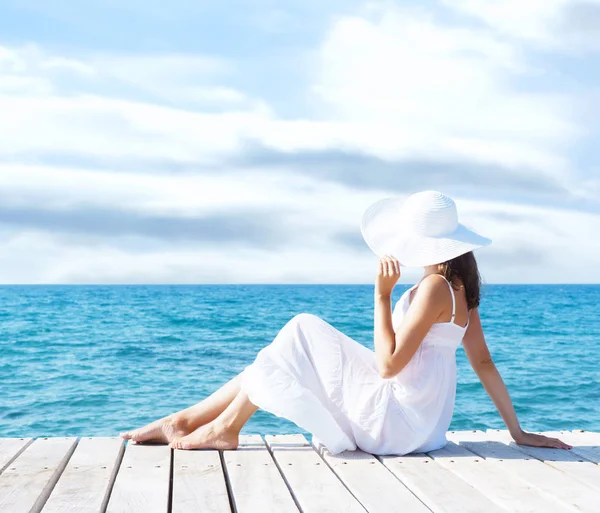 Woman in white dress on wooden pier — Stock Photo, Image