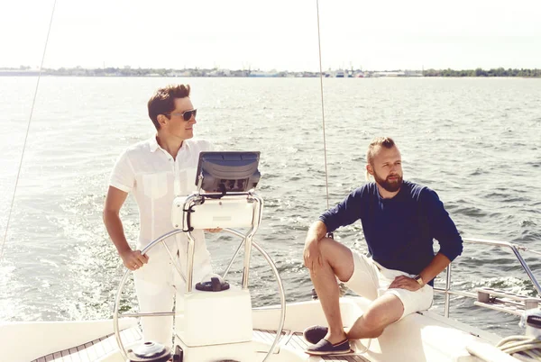 Friends together on yacht — Stock Photo, Image