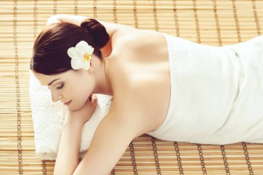 Güzelkadın kaplıcada dinleniyor.