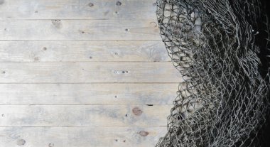 Balık ağlarına ahşap plakalar üzerinde
