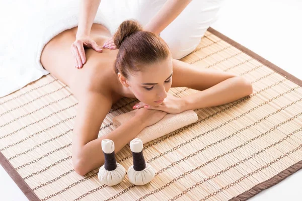 Mooie vrouw met massage — Stockfoto