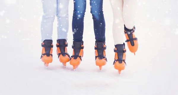 Female legs in skating shoes — Stock Photo, Image