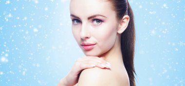 Genç ve güzel bir kadının portresi