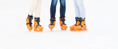 paten ayakkabı kadın bacakları