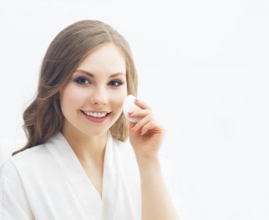 genç kadın, beyaz bornoz