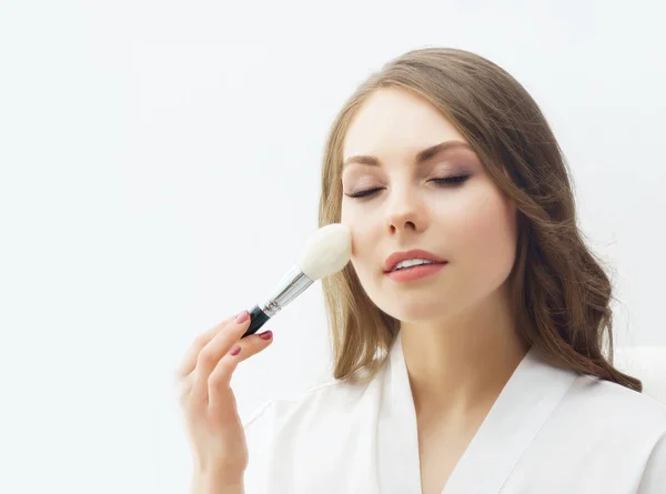 Joven Hermoso Aplicando Preparación Maquillaje Cosméticos Concepto Cuidado Piel — Foto de Stock