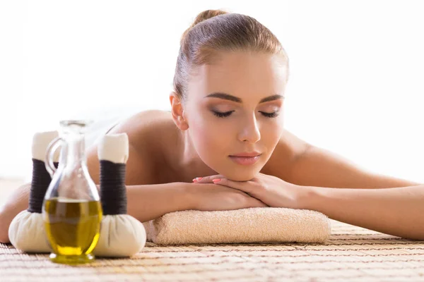 Young Beautiful Healthy Woman Relaxing Spa Salon Spa Wellness Healthcare — Stock Photo, Image