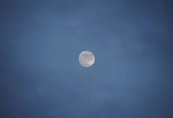 Volle Maan Blauwe Hemel Nachts — Stockfoto