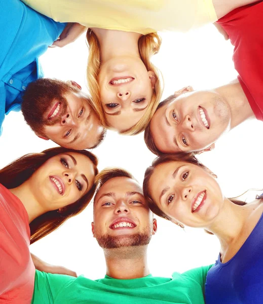 Groep gelukkige studenten blijven samen. — Stockfoto