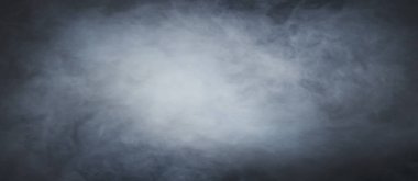 Boş siyah arka plan üzerinde mistik doku duman
