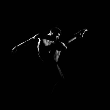 Siyah ve beyaz siluet erkek balet iz.