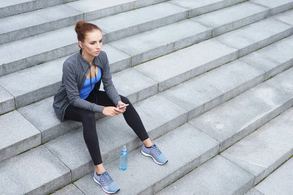 Femme Jeune Forme Sportive Qui Repose Après Entraînement Fitness Sport — Photo