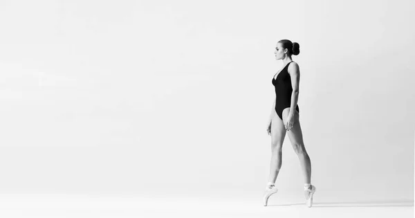 Ballerine Gracieuse Dansant Dans Performance Artistique Jeune Belle Danseuse Ballet — Photo