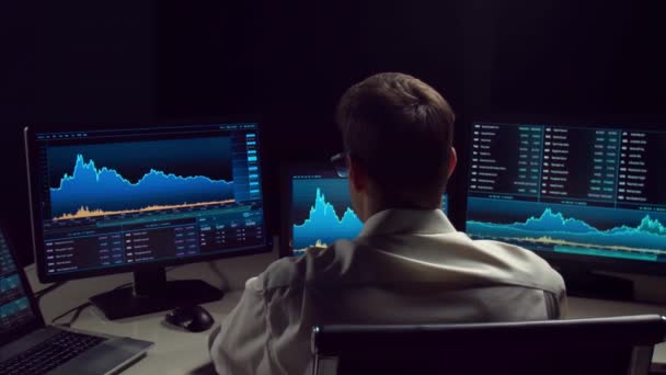Trader Working Office Night Using Workstation Analysis Technology Stock Markets — Stock Video