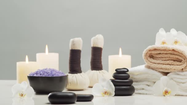 Aromaterapia Masaje Oriental Concepto Tratamiento Spa Composición Relajación Toallas Velas — Vídeos de Stock