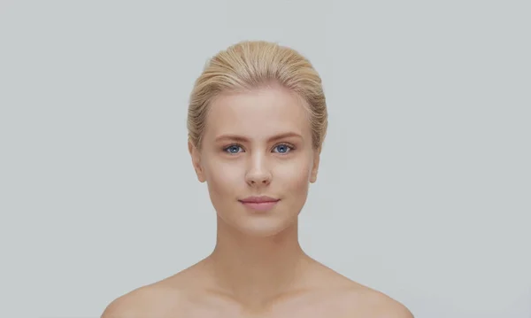Krásný Portrét Mladé Atraktivní Zdravé Ženy Přirozená Ženská Tvář — Stock fotografie