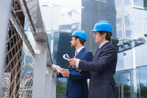 Real Estate Developers Helmets New Office Construction Confident Business Men — Stock Photo, Image