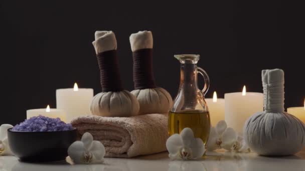 Aromaterapia Massaggio Orientale Trattamento Termale Composizione Rilassante Asciugamani Candele Fiori — Video Stock