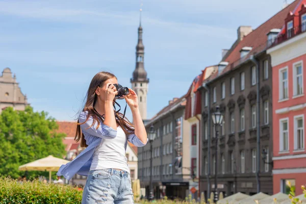 Attraente Giovane Ragazza Viaggio Esplorare Bella Città Vecchia Turista Con — Foto Stock