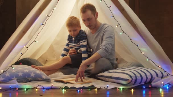Little Boy Playing Childrens Tent Home Evening Father Reading Fairy — Stock Video