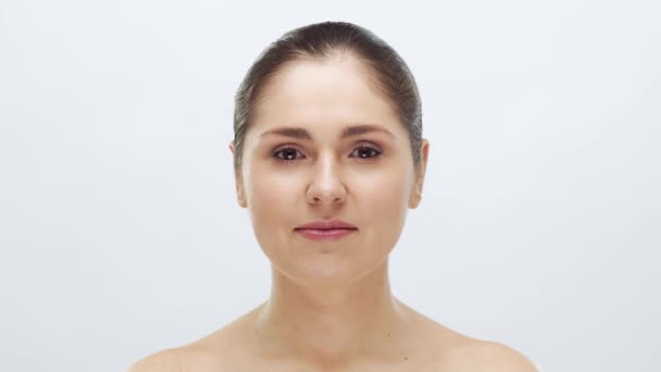 Studio Portrait Young Beautiful Natural Woman Face Lifting Cosmetics Make — Stock Video