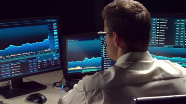 Broker Working Office Using Workstation Analysis Technology Workplace Professional Trader — Stock Video