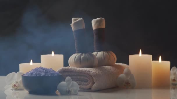 Aromaterapia Orientalny Masaż Koncepcja Leczenia Spa Kompozycja Relaksu Ręczniki Świece — Wideo stockowe