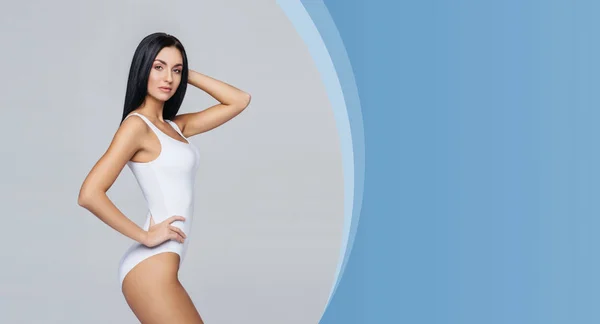 Menina Saudável Delgado Posando Bodysuit Branco Modelo Copyspace Fit Mulher — Fotografia de Stock