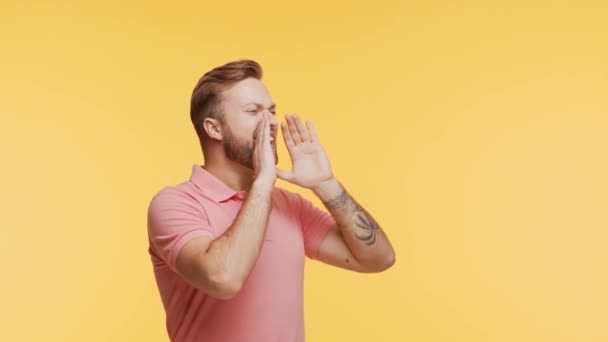 Expressive Young Man Screaming Shouting Vibrant Background Studio Portrait Handsome — Stock Video