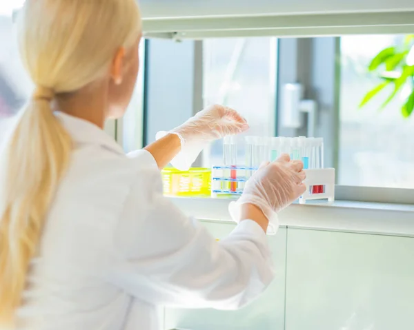 Scientist Students Working Lab Doctor Teaching Interns Make Blood Analyzing — ストック写真