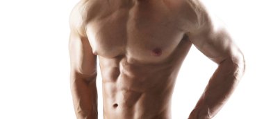 Beyaz arka plan üzerinde güçlü, zinde ve sportif vücut geliştirmeci adam. Spor ve fitness konsepti.