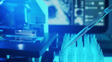 Hastanedeki bilimsel laboratuvara yakın çekim. Salgın hastalıklar, sağlık hizmetleri, aşı araştırmaları ve Coronavirus 2019-ncov test konsepti.